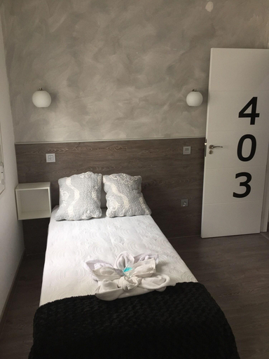 Bedroom 4, Hostal Meyra, Madrid
