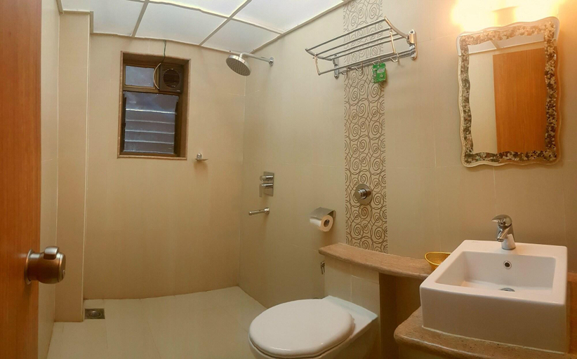 Bathroom 4, Hotel Valley Nest, Satara