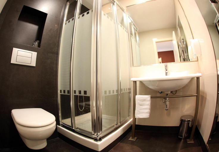 Bathroom 4, Hostal Sol Square Madrid, Madrid