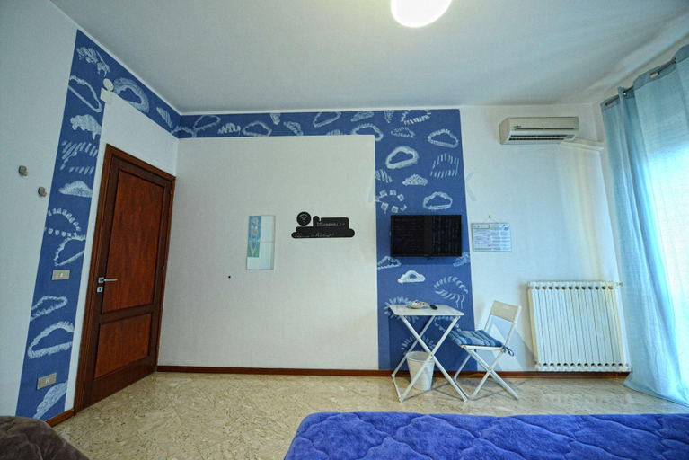 Bedroom 2, Aback, Bari