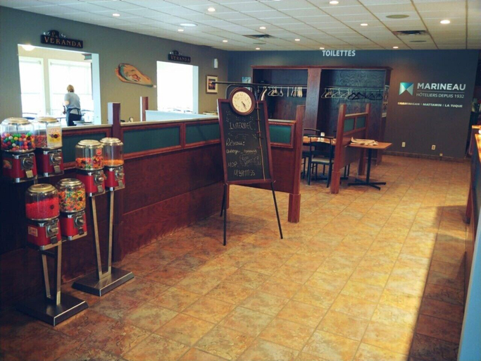 Public Area 2, Hotel Marineau Mattawin, Mékinac