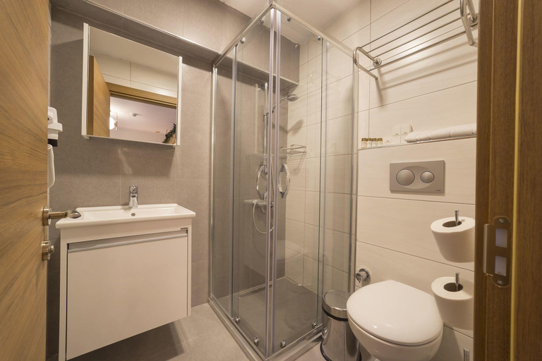 Bathroom 5, Viva La Vita, Konak
