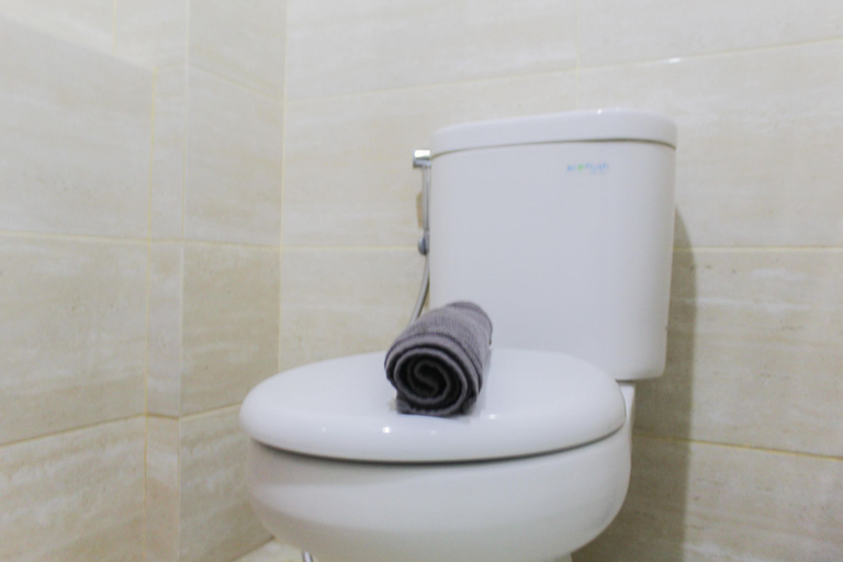 Bathroom 5, Bright Studio Apartment at Springwood Residence By Travelio, Tangerang