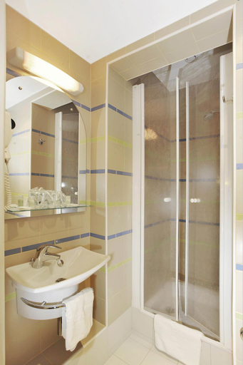 Bathroom 4, Des Roys Versailles, Yvelines