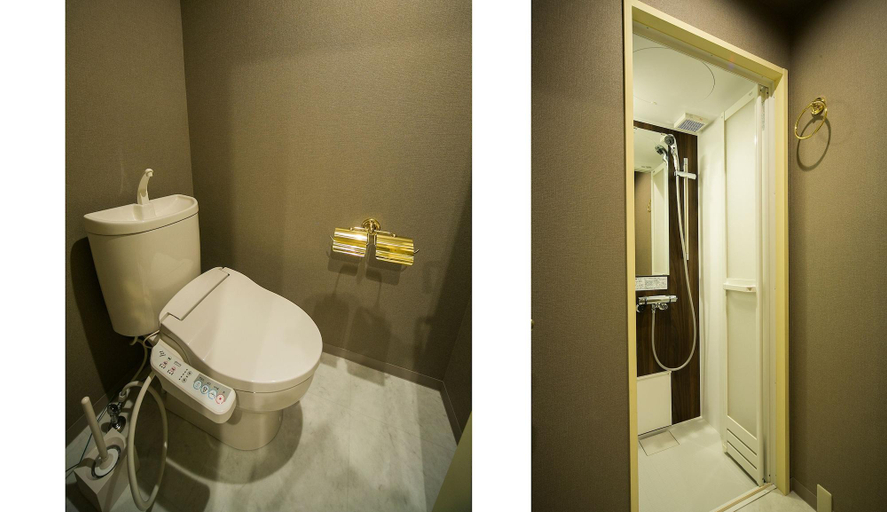 Bathroom 5, The Wardrobe Hostel Roppongi, Minato