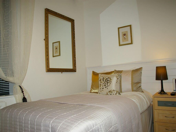 Bedroom 5, The Chichester Inn, West Sussex