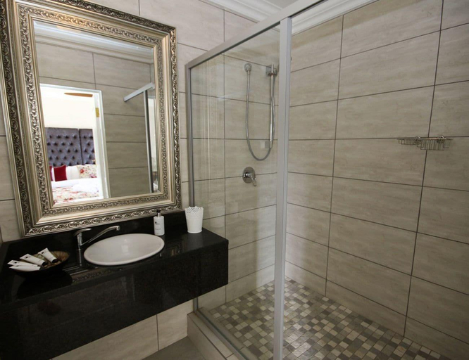 Bathroom 4, Elephant Country Guest House, Eden