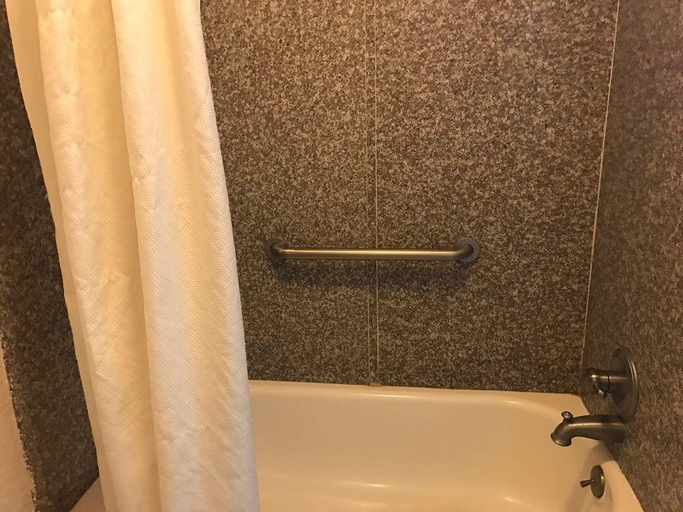 Bathroom 5, Woodville Inn, Tyler