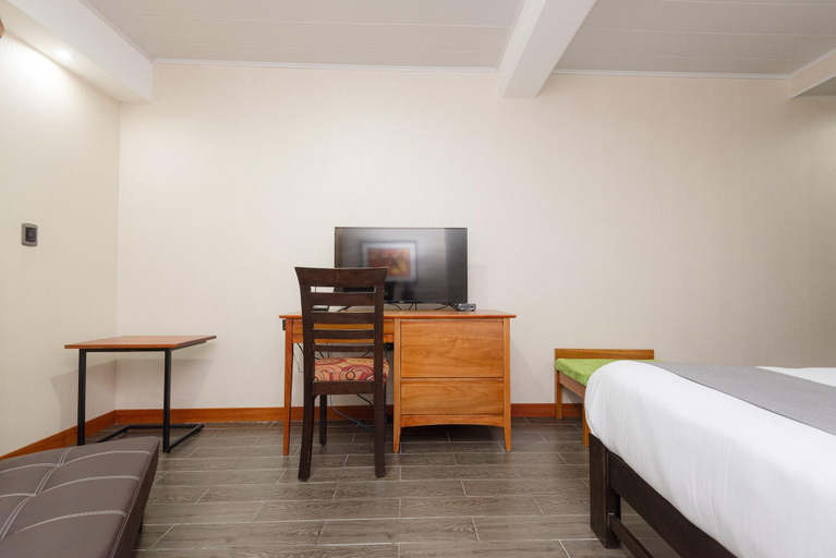 Bedroom 4, La Luna Inn, Lima