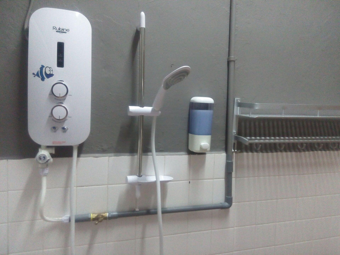 Bathroom 5, Kemaman Lodge & Cafe, Kemaman