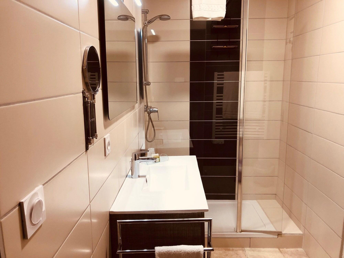 Bathroom 4, Logis Hostellerie Blason De Provence, Vaucluse