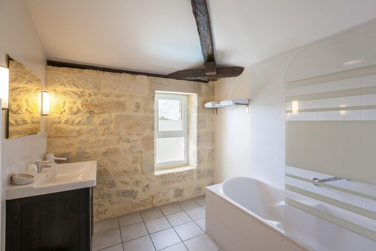 Bathroom 4, Logis Château Fleur de Roques, Gironde
