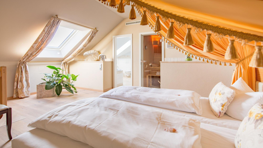 Bedroom 2, Heuboden Hotel Landhaus Blum, Breisgau-Hochschwarzwald