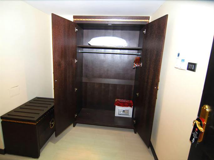 Public Area 3, LUCKY PALACE HOTEL, Wattana