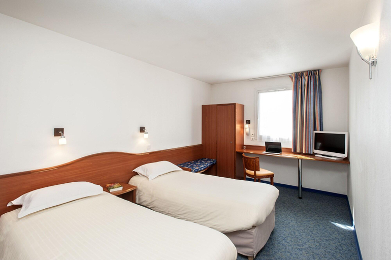 Bedroom 3, Hotel Deltour, Haute-Loire
