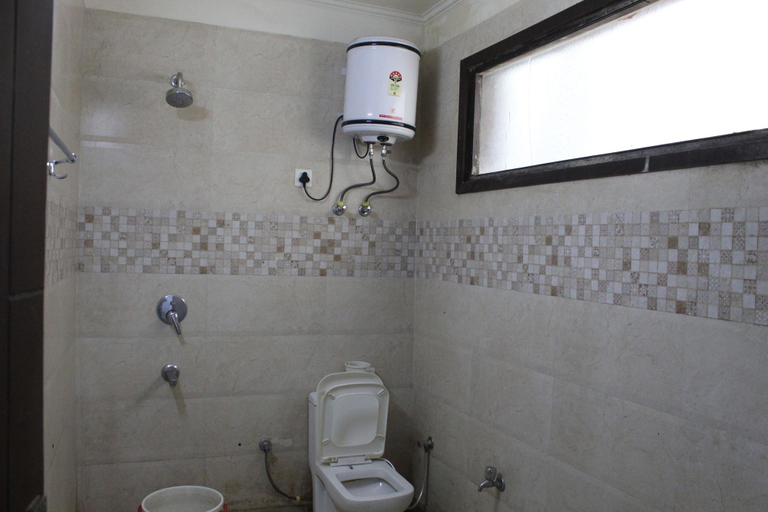 Bathroom 4, South Delhi Inn, Delhi