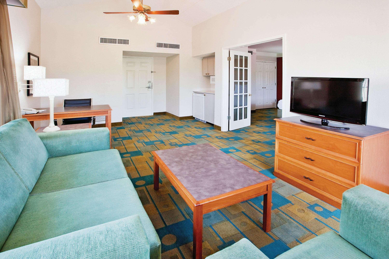 Bedroom 3, Howard Johnson by Wyndham Columbus Fort Benning, Muscogee