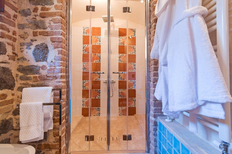 Bathroom 4, Domo Pro Vois, Nuoro