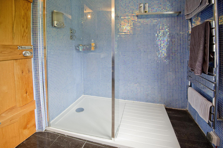 Bathroom 4, The Falls Of Dochart Inn, Stirling