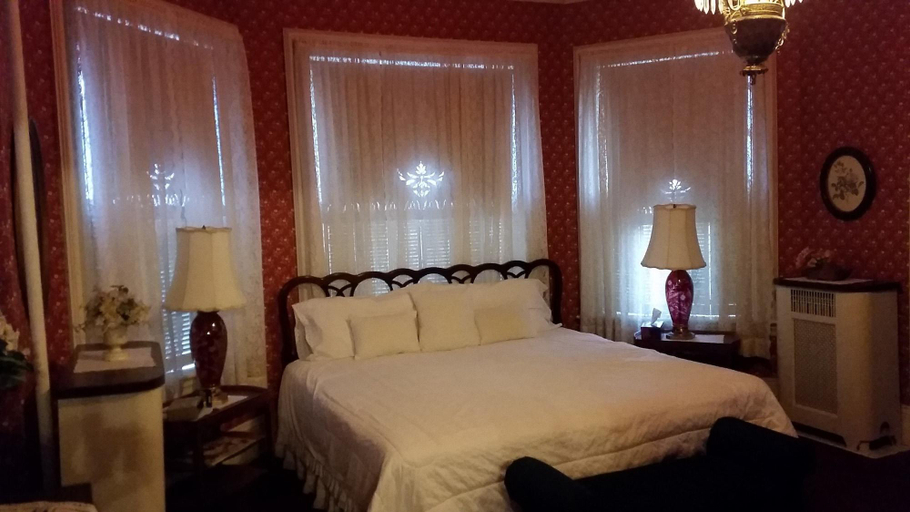 Bedroom 3, Victorian Inn Bed and Breakfast, Rock Island