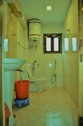 Bathroom 4, Hotel Palestine, Anantnag