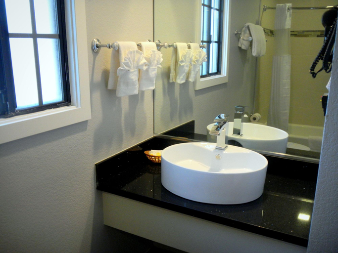Bathroom 4, FairBridge Inn & Suites Merced/Gateway to Yosemite, Merced
