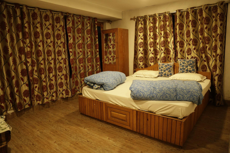 Bedroom 3, Hotel Palestine, Anantnag