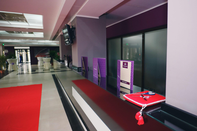 Public Area 3, Black Tulip, Dej