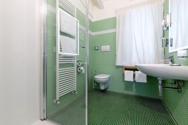 Bathroom 4, Seele Garda Hotel, Trento
