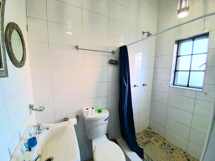 Bathroom 5, Happy Home - Woodstock, City of Cape Town