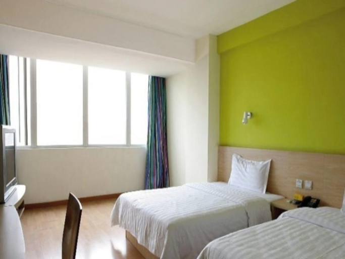 Bedroom 2, 7 Days Inn (Wuzhou Jinhui Bus Station), Wuzhou