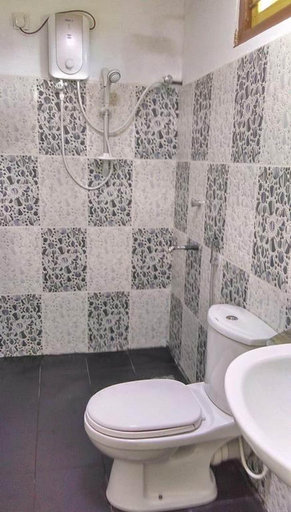 Bathroom 3, Shan Guest and Nilaveli, Kuchchaveli