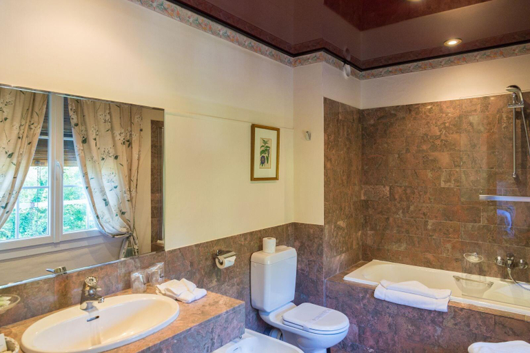 Bathroom 5, Moulin d'Orgeval, Yvelines