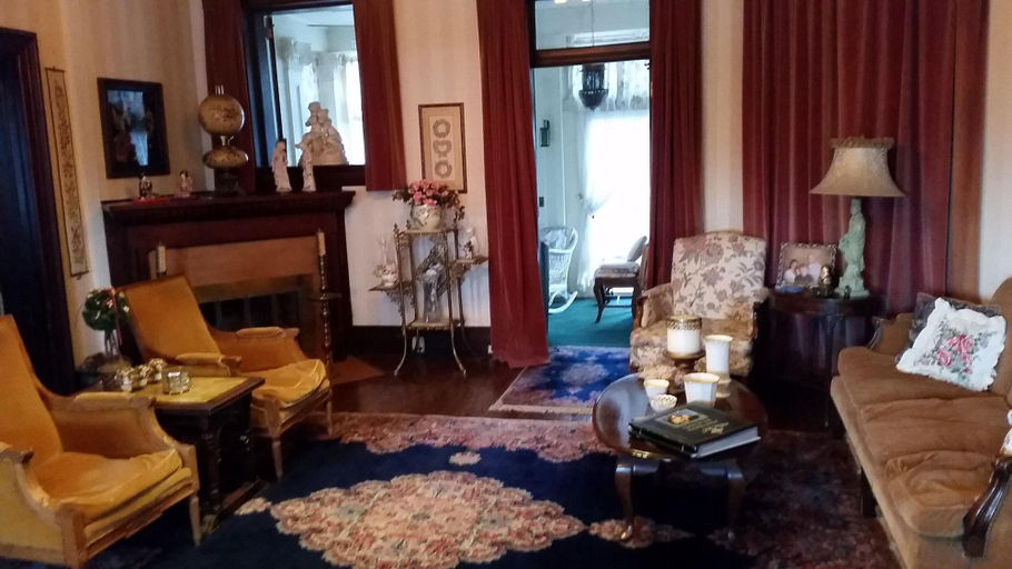 Public Area 2, Victorian Inn Bed and Breakfast, Rock Island