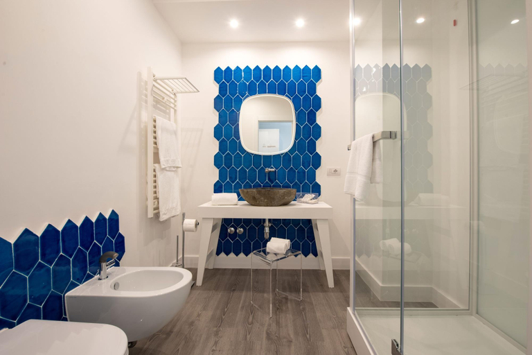 Bathroom 4, Diamond Suites, Napoli