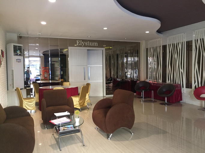 Public Area 3, RedDoorz Plus @ Hotel Alden Makassar, Makassar