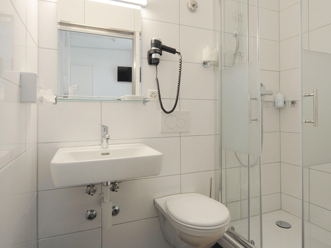 Bathroom 4, Hotel National Bern, Bern