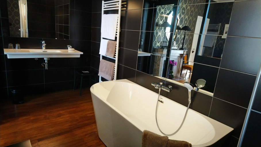 Bathroom 4, Manoir De Conjon, Calvados