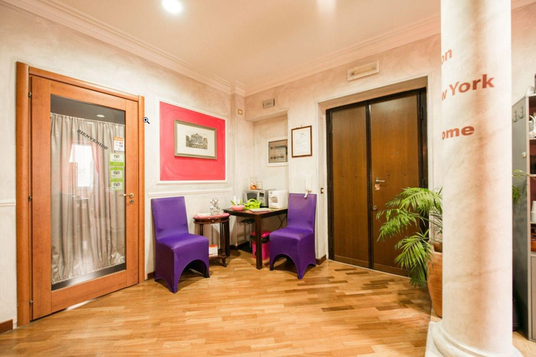Public Area 3, B&B Rifugio di Roma upon Metro B pvt bathroom pvt balcon, Roma