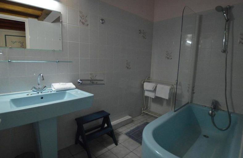 Bathroom 4, Chambres d'hotes la Begaudiere, Ille-et-Vilaine