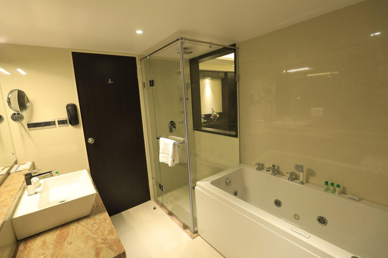 Bathroom, Ocean Pearl Inn, Dakshina Kannada