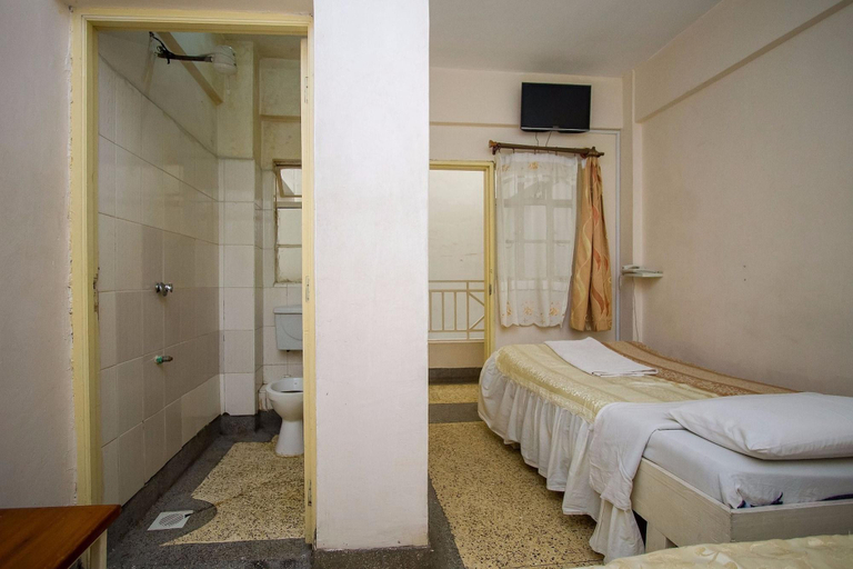 Bathroom 4, Rabi Hotel, Starehe