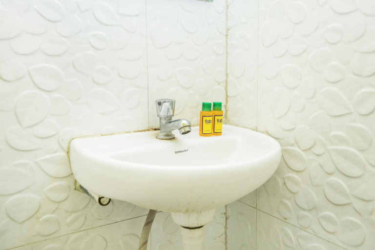 Bathroom 4, FabHotel Nest, Kolkata