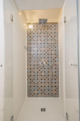 Bathroom 5, Palazzo Maringelli, Bari