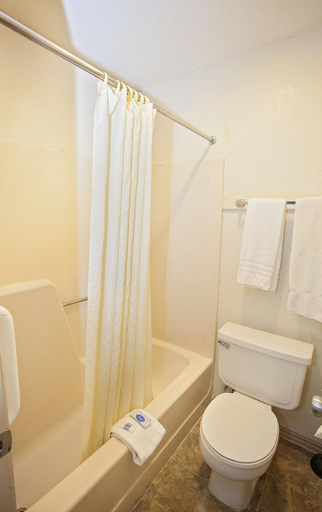 Bathroom 4, Executive Inn, Young