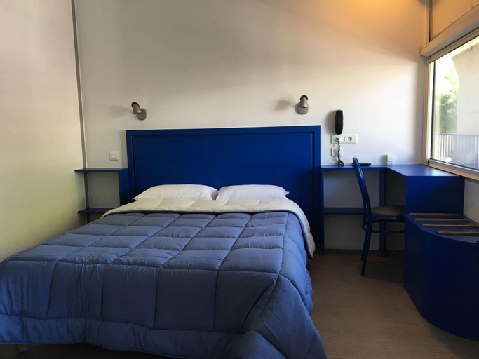 Bedroom 4, Hôtel Les Rives Bleues, Hérault