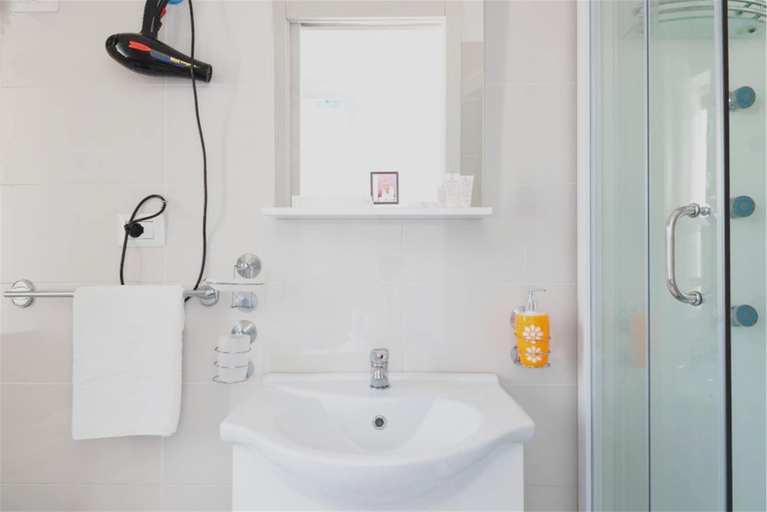 Bathroom 3, B&B Ciclamino Siracusa, Syracuse