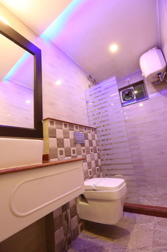 Bathroom 4, Hotel Green View - Behind Pramarth Niketan, Garhwal
