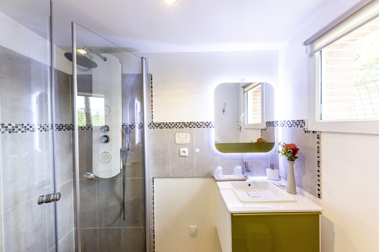 Bathroom 3, Le Moulin de Rudelle, Haute-Garonne