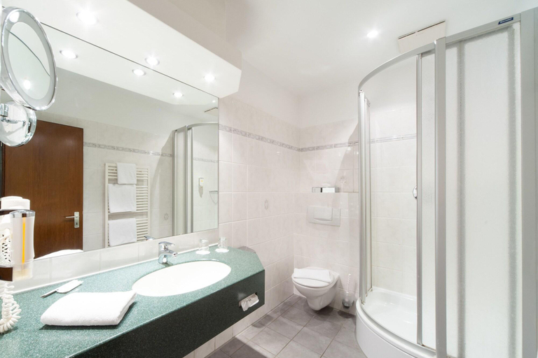Bathroom 4, Hotel Restaurant Bullerdieck, Region Hannover